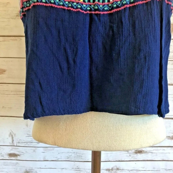 FUN & FLIRT Women Sleeveless Pull-Over Embroidered Blue Crop Top Shirt Sz M NWT - Picture 5 of 11